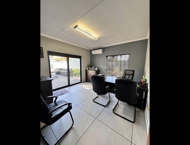 450M² BUSINESS FOR SALE IN DIE HEUWEL EXT 4